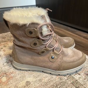 Sorel women’s Joan explorer boot size 9
